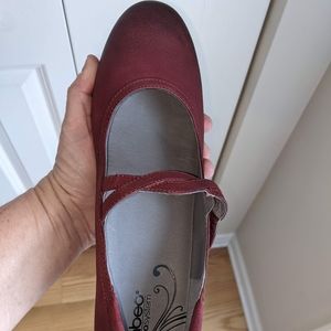 New in Box Walking Company Abeo Wine Short Heel Mary Jane Strappy Shoe SZ 10